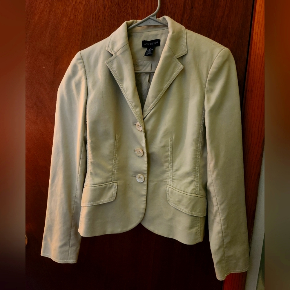 Ann Taylor tan blazer